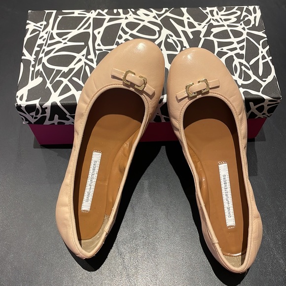 Diane Von Furstenberg Womens Leather Flat - Picture 6 of 7